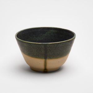 Handgefertigte Schlau aus Steinzeugton